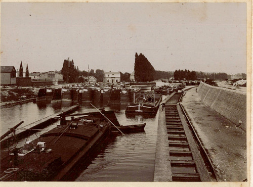 France bateaux sur canal - un,