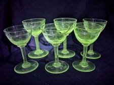 6 verres à liqueur finement
