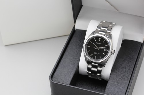 Presque comme neuve montre - comme, neuve]
