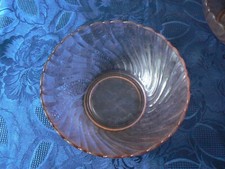 2 SALADIERS 18 CM ET 1 BOL 13 CM ANCIENS ARCOROC EN VERRE ROSE VINTAGE TORSADES