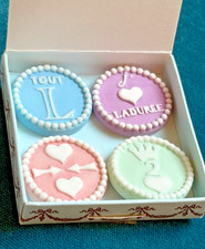 Salon de Thé LADUREE à PARIS, Série de 4 fèves neuves en coffret de 2006