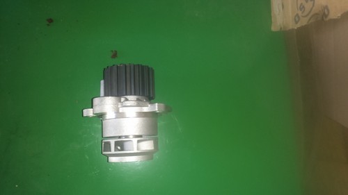 Pompe eau voiture - pompe, a