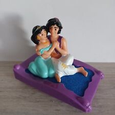 Figurine Jouet McDonalds 2003 - Disney -Aladdin et Jasmine sur un  tapis volant 