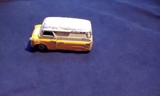 Ancien fourgon jouet Dinky. Assiette en étain 