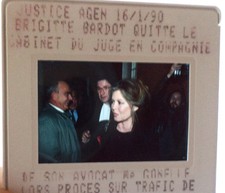 Diapositive d'agence (Slide) Brigitte BARDOT Procès vivisection AGEN 1990 DIAPO