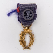 Médaille miniature d'officier des palmes académique en or. Avec son ruban d’offi