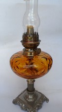 ANCIENNE LAMPE A PETROLE PIED REGULE ART NOUVEAU BOL VERRE AMBRE Complète