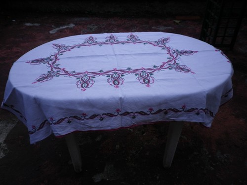 Une nappe vintage lin - vintage, en