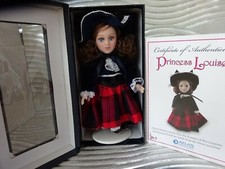 Poupée en porcelaine Atlas