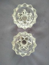 Deux Bougeoirs En Verre Moulé