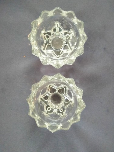 Deux bougeoirs verre moulé - deux,
