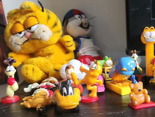 Garfield character figurine - garfield,
