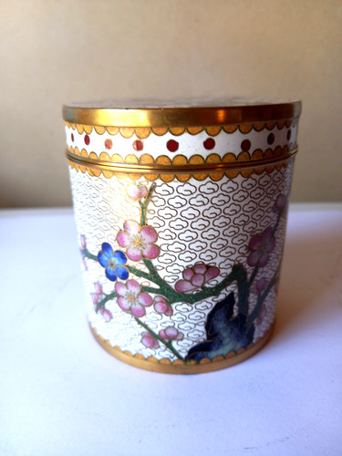 Pot couvert circulaire