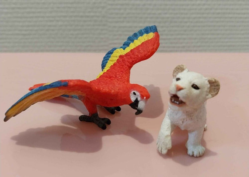 Lot deux figurines ara - deux,