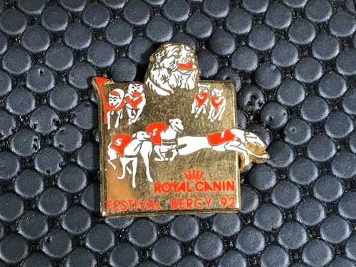 Pins pin badge chien dog - badge,