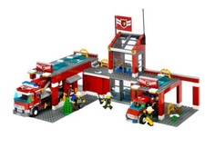 LEGO CITY 7945 - FIRE STATION - WITH INSTRUCTIONS (NO BOX)