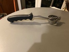 Au Nain écailleur de poisson