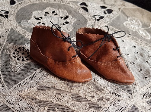 Jolies chaussures cuir poupée - chaussures,