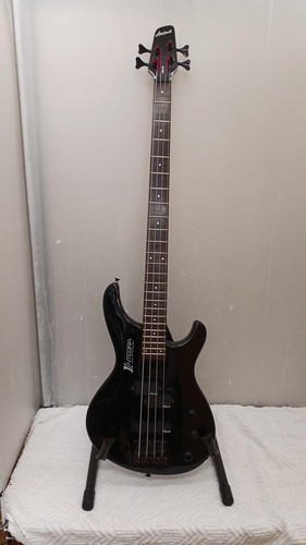 Guitare basse électrique