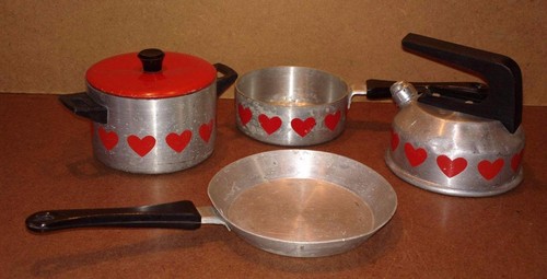 Ancienne dinette casseroles