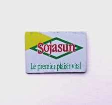 RNT 13/ pin's Sojasun le premier plaisir vital