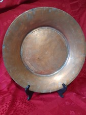 plat d'offrande ancien de style haute époque gothique en laiton 17/18é siècle