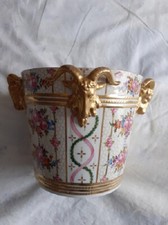 Porcelaine allemande Saxe ou Dresde, style Sèvres- jardinière, cache pot à têtes