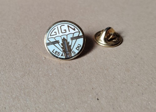 Pin police les - police, as