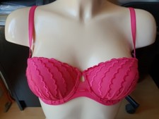 SOUTIEN GORGE TRIUMPH TAILLE 85C AVEC ARMATURE FINE MOUSSE BRETELLE AMOVIBLE