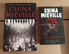 Lot de deux livres de China Mieville en anglais