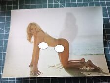 zo197 CPM photo modèle féminin - lenticulaire jeune femme à la plage