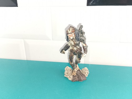 1405261 figurine pvc predator