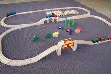 Lot N°7 Circuit train en bois