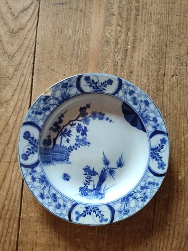 Tres belle assiette creuse - tres,