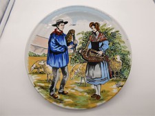 ( 1153 ) MAGNIFIQUE ASSIETTE COUPLE DE NORMAND EN PORCELAINE APILCO