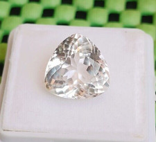 Saphir blanc naturel de Ceylan