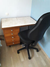 Bureau collégien lycéen. Cadre acier laqué noir. Plateau bois. 5 tiroirs bois.