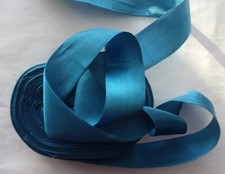 45 metres de ruban de satin
