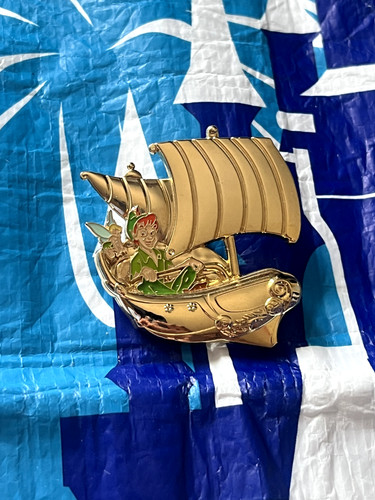 Disney pin trading golden - disney,