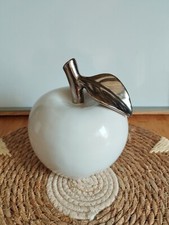 Pomme en céramique blanche