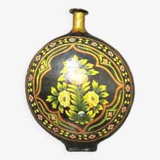 Ancienne jarre peinte à la