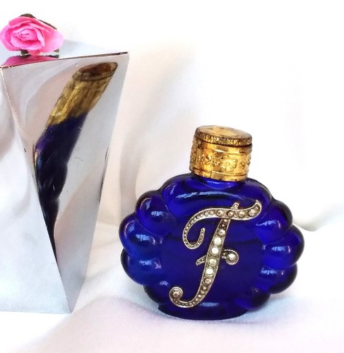 Petit flacon bleu pour - petit,