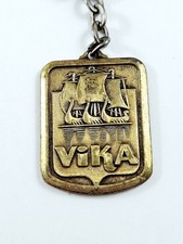 PORTE-CLÉS - VIKA - Vins & Cafés, CARENTAN - Vintage Métal 1960s -
