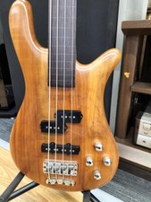 Guitare basse électrique