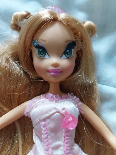 Winx cub flora princesse bal - cub,