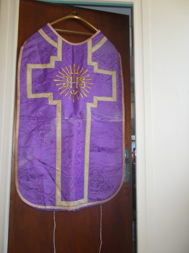 Chasuble etole mauve pour - -,