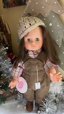 poupee mode travaux emilie  NEUVE CHEVEUX fonce YEUX BLEUS VETEMENTS NEUFS
