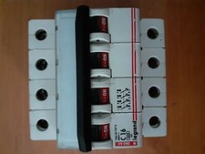 Disjoncteur tetra-polaire C16