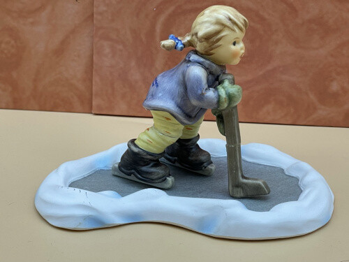 Figurine hummel 2143 - 2143/a, joueuse