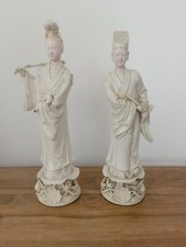 2 Statuettes Guanyin en porcelaine blanche de Chine 19cm statue déesse asie